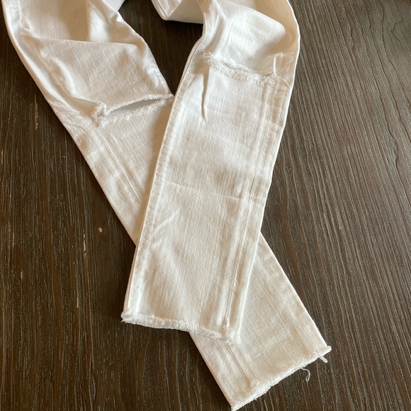 Citizens of Humanity ladies white denim in size 26.  Distressed with raw hemline - Picture 11 of 12